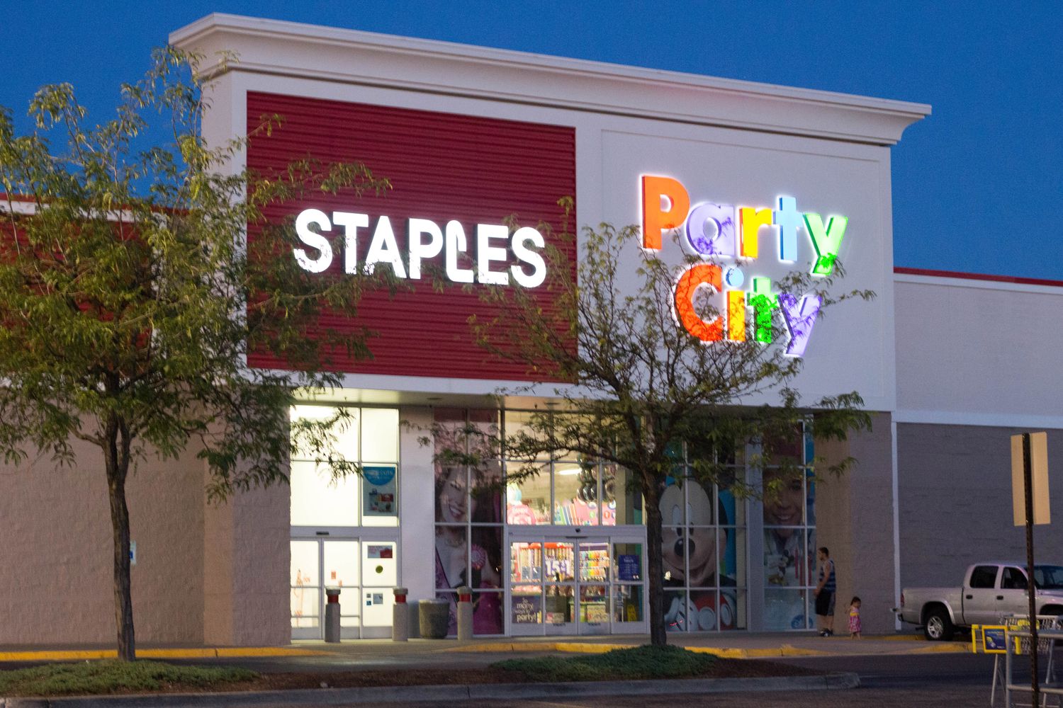 Northpointe Plaza Shopping Center: 10100 N Newport Hwy, Spokane, WA 99218
